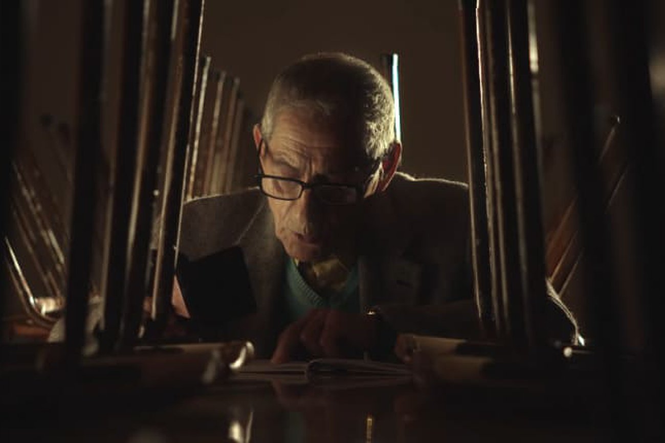 El agente topo (2): Nunca es tarde para vivir