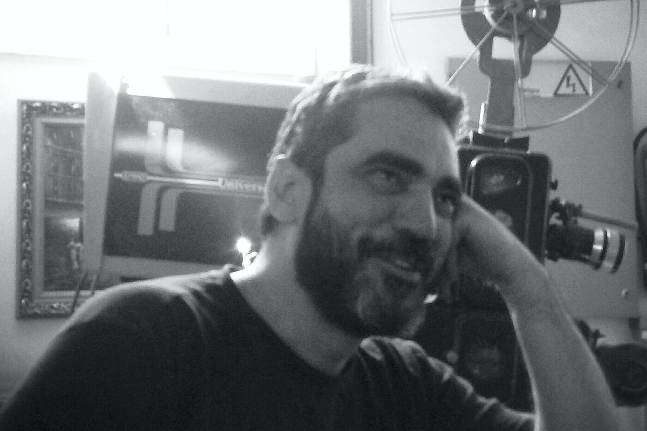 Álvaro de la Barra: "Chile, sin que sea un personaje en la película, también es parte de la búsqueda y quizás es lo que más sea contradictorio conmigo”